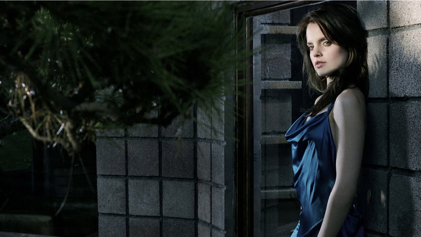 Mena Suvari beau fond d'écran #24 - 1366x768