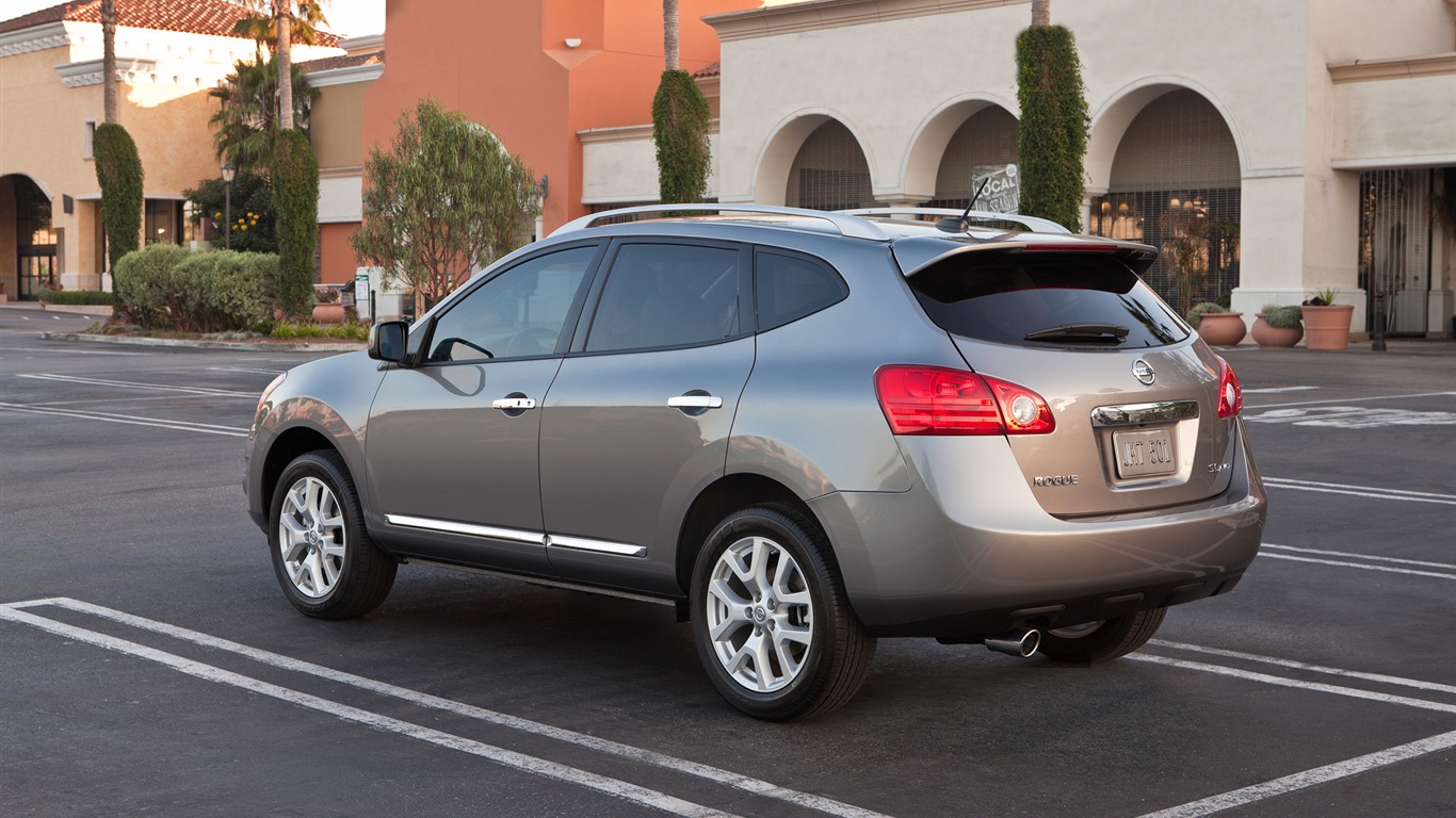 Nissan Rogue (US version) - 2011 HD wallpaper #5 - 1366x768