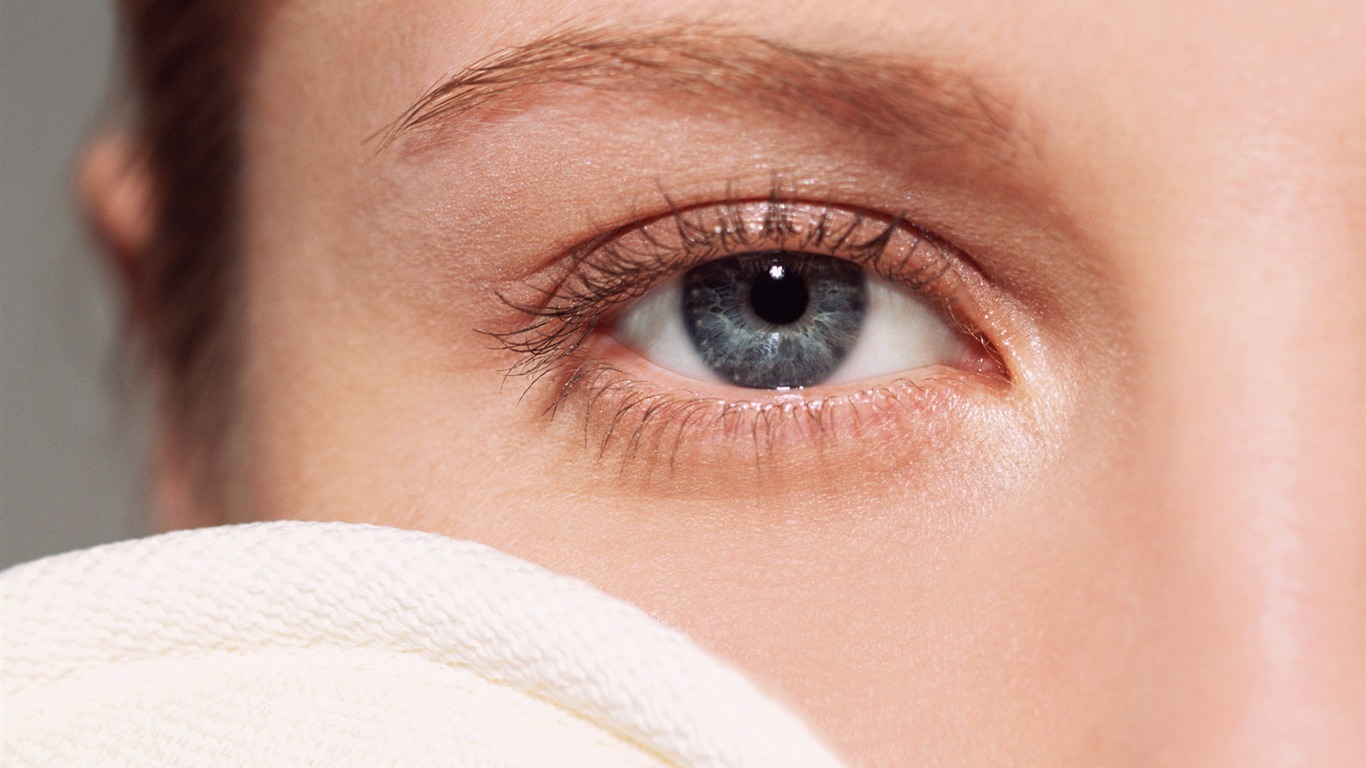 Women face close-up wallpaper (2) #14 - 1366x768