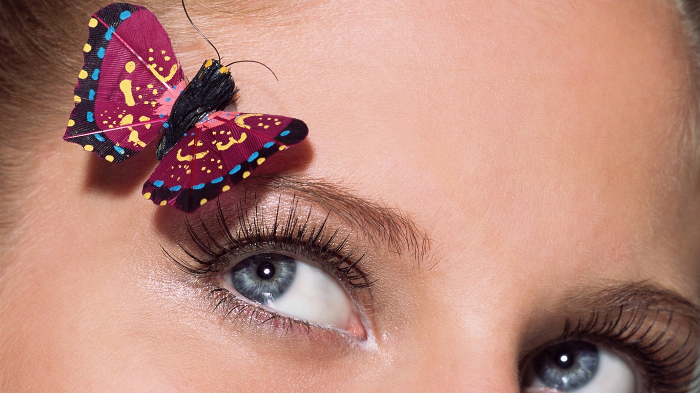 Women face close-up wallpaper (2) #19 - 1366x768