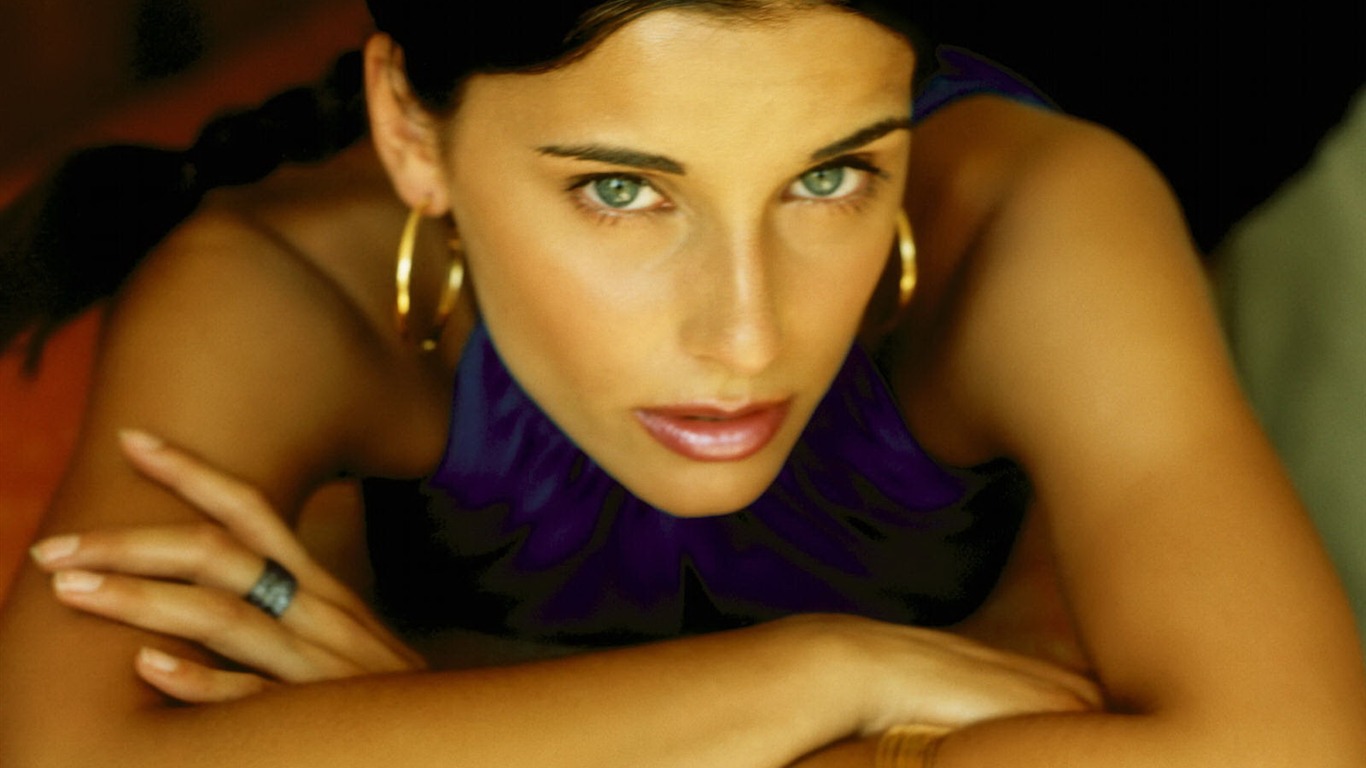 Nelly Furtado beautiful wallpaper #10 - 1366x768