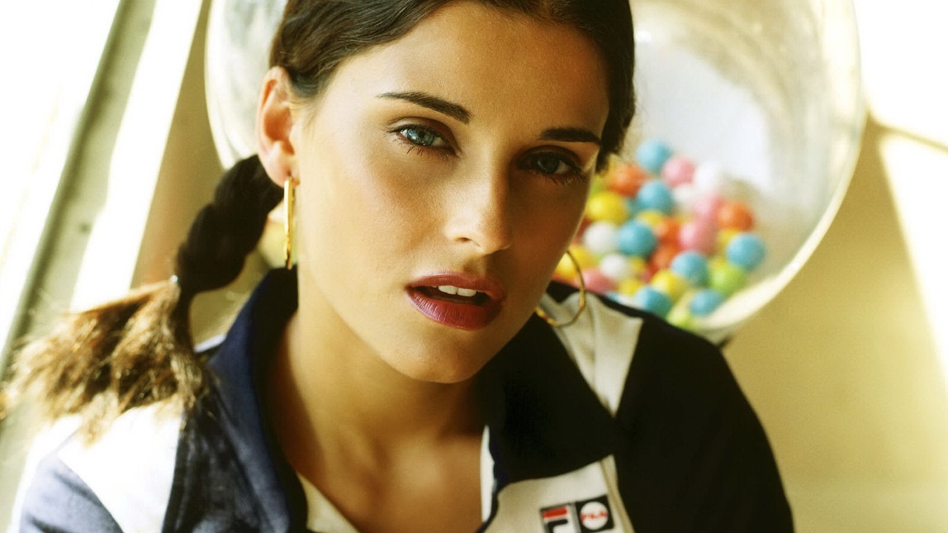 Nelly Furtado beautiful wallpaper #12 - 1366x768