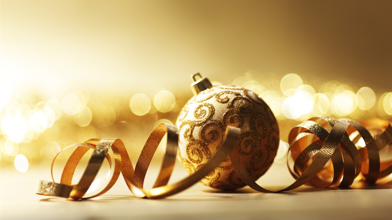 Christmas balls wallpaper (3) #10 - 1366x768