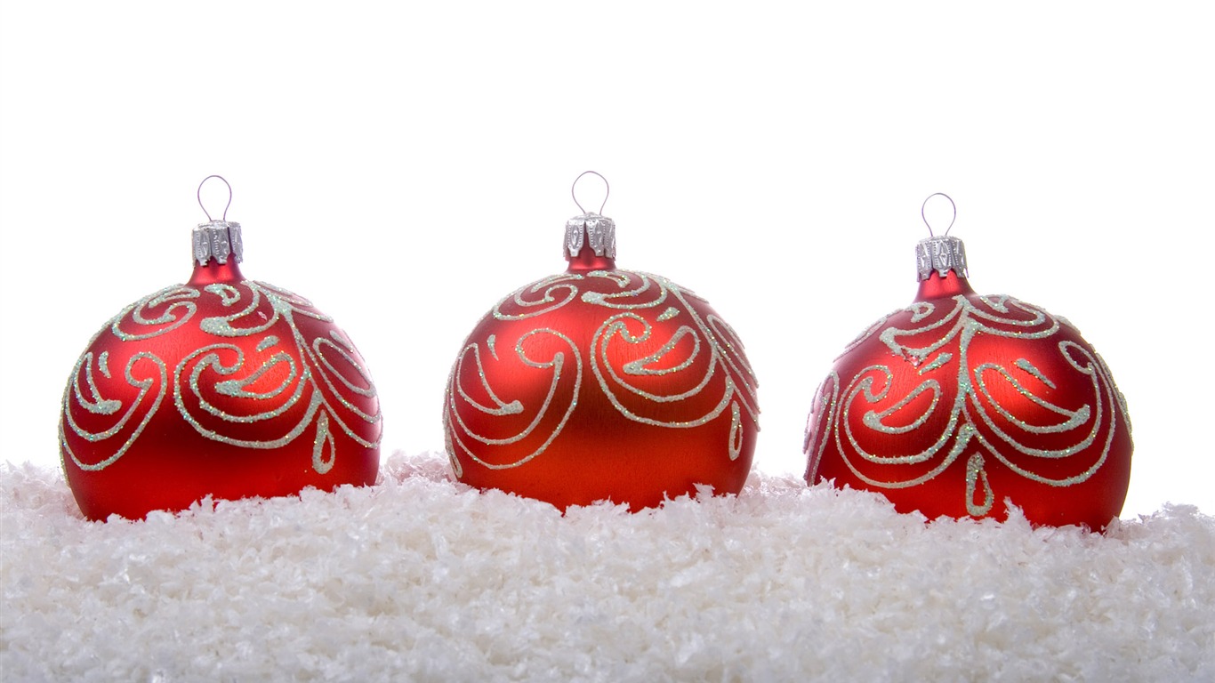 Christmas balls wallpaper (4) #6 - 1366x768