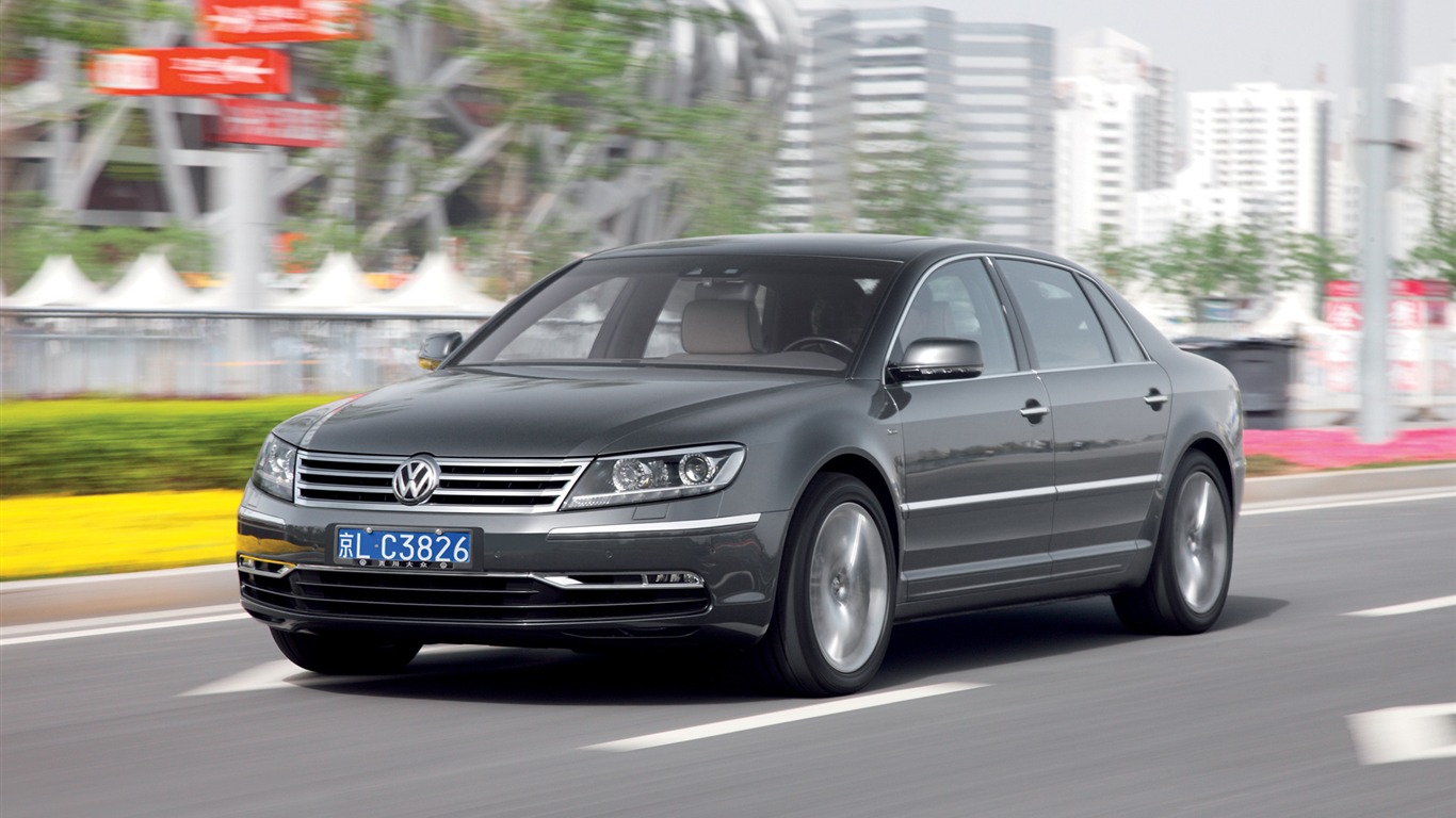 Volkswagen Phaeton W12 long wheelbase - 2010 HD wallpaper #3 - 1366x768