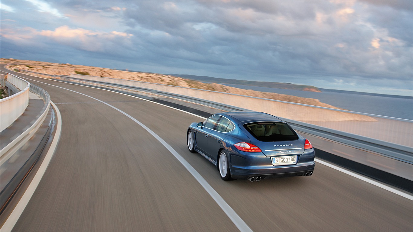 Porsche Panamera 4S - 2009 HD tapetu #13 - 1366x768