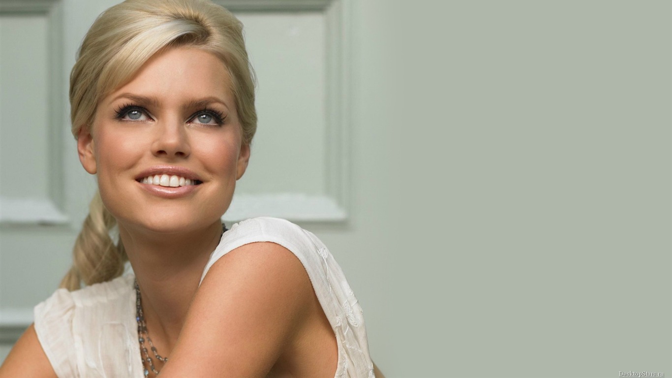 Sophie Monk hermosos fondos de escritorio #4 - 1366x768