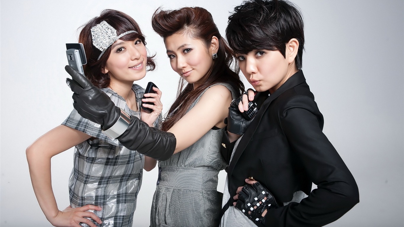 SHE 任家萱 Selina 田馥甄 Hebe 陳嘉樺 Ella #14 - 1366x768
