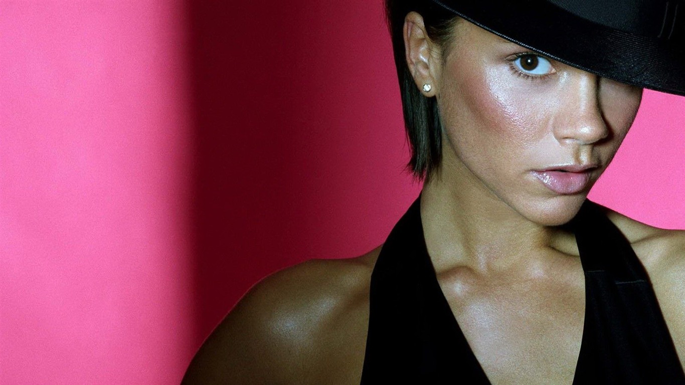 Victoria Beckham krásné tapety #7 - 1366x768