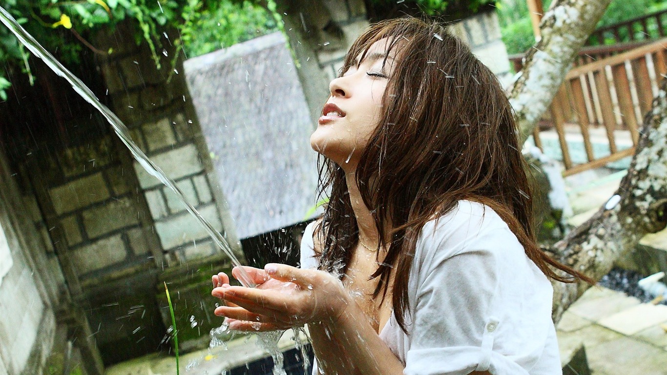 朝美恵香 美女壁紙 #3 - 1366x768