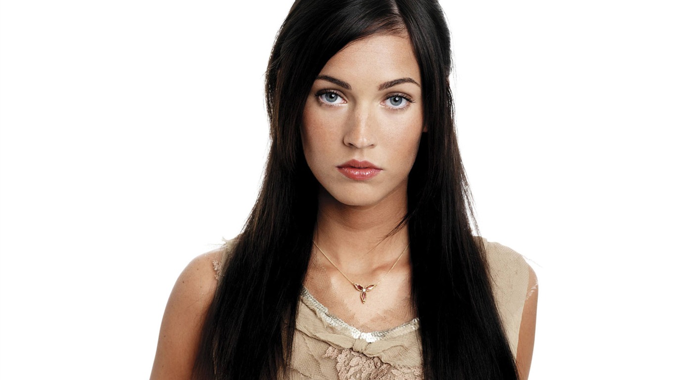 Widescreen Wallpaper Collection actress (2) #3 - 1366x768