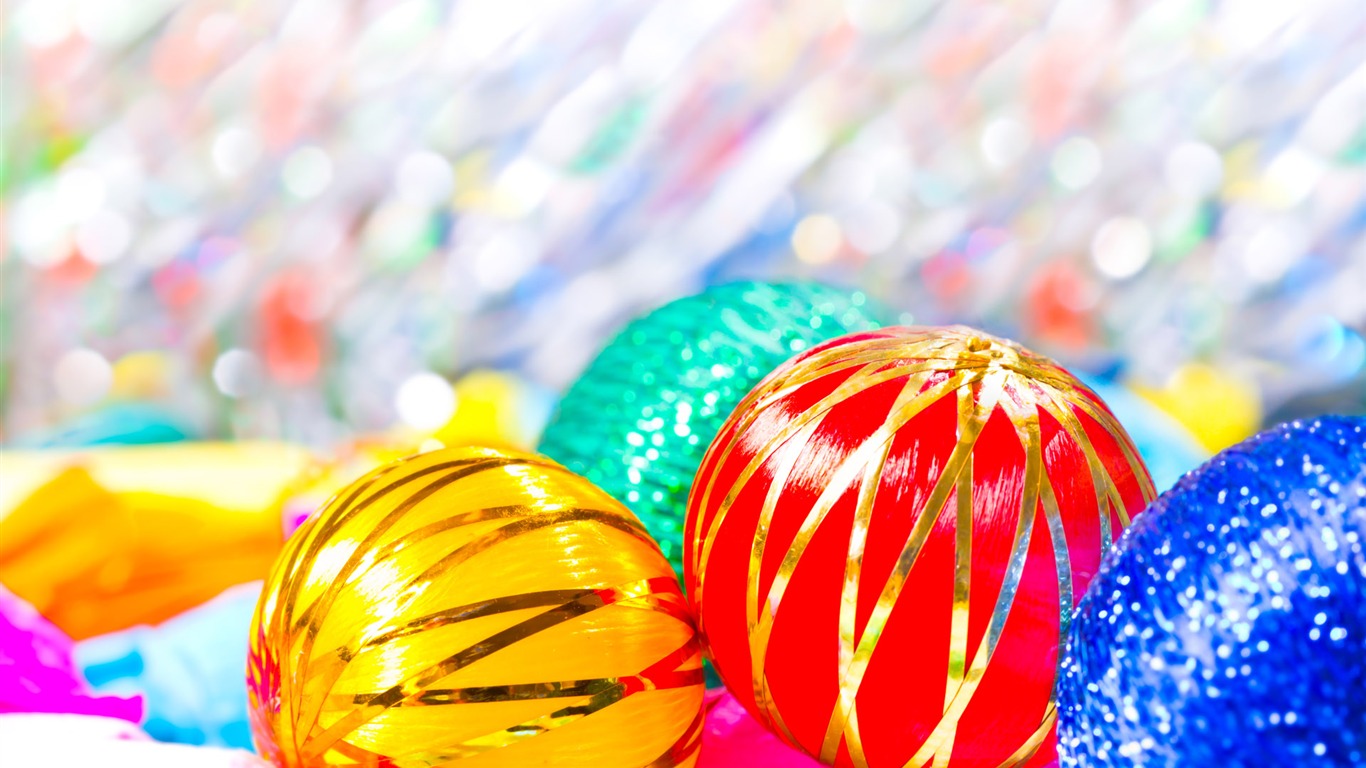 Christmas balls wallpaper (5) #8 - 1366x768