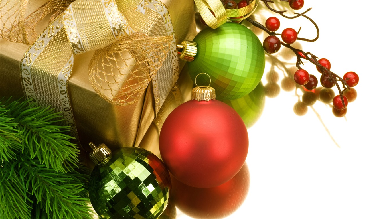 Christmas balls wallpaper (5) #15 - 1366x768