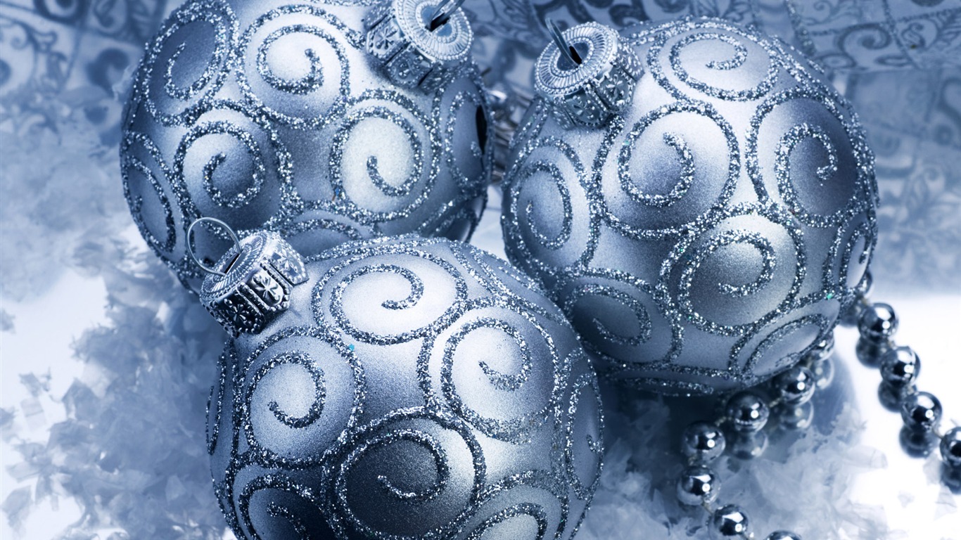 Christmas balls wallpaper (6) #4 - 1366x768