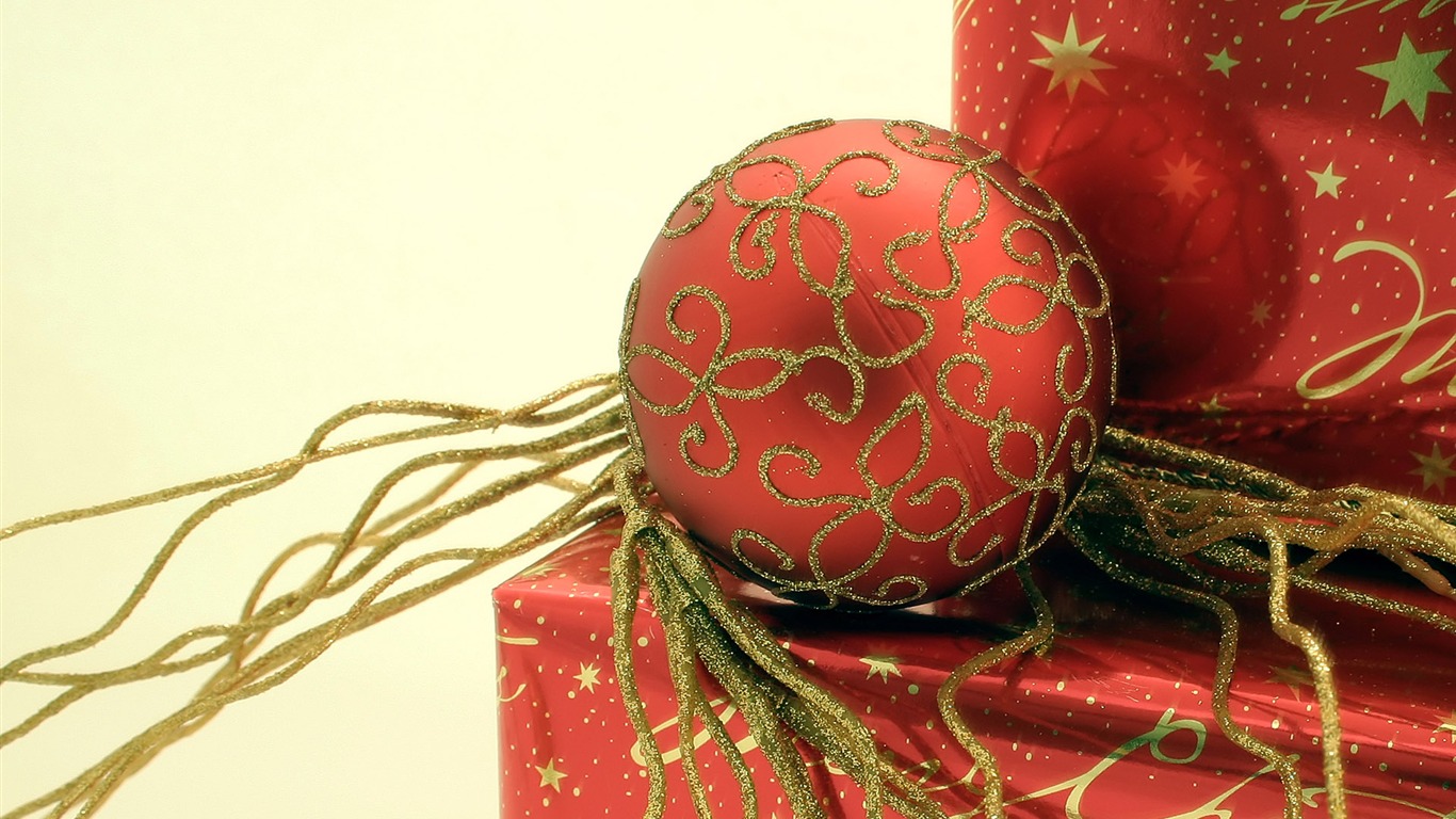 Christmas balls wallpaper (7) #5 - 1366x768