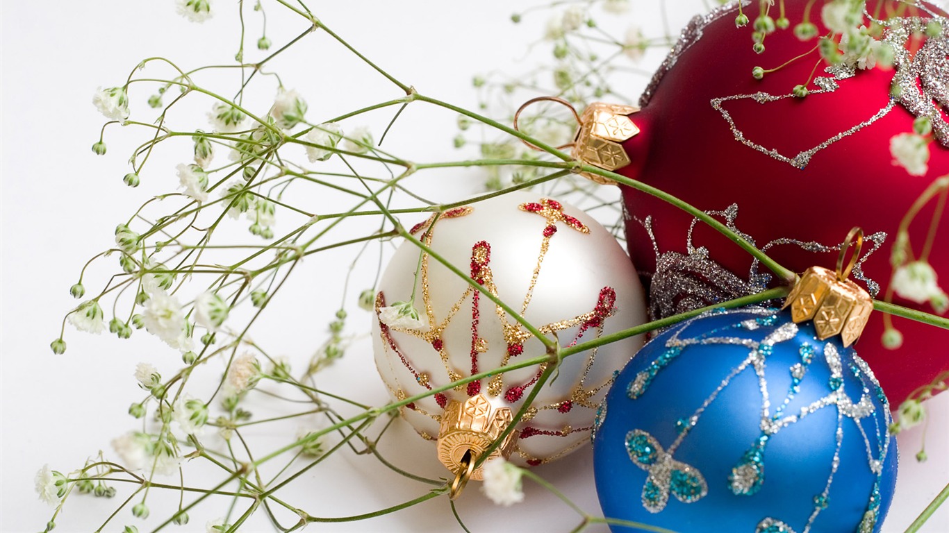 Christmas balls wallpaper (7) #6 - 1366x768