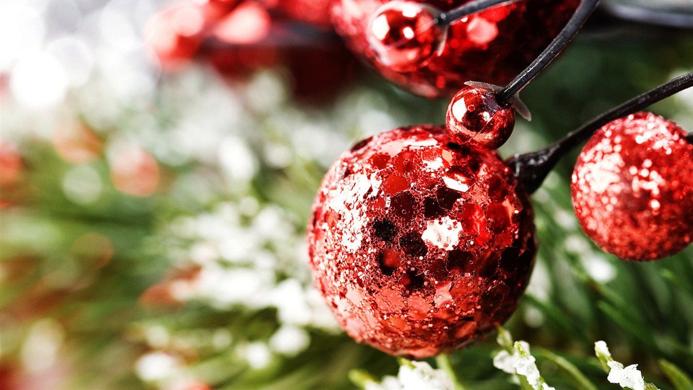 Christmas balls wallpaper (7) #8 - 1366x768