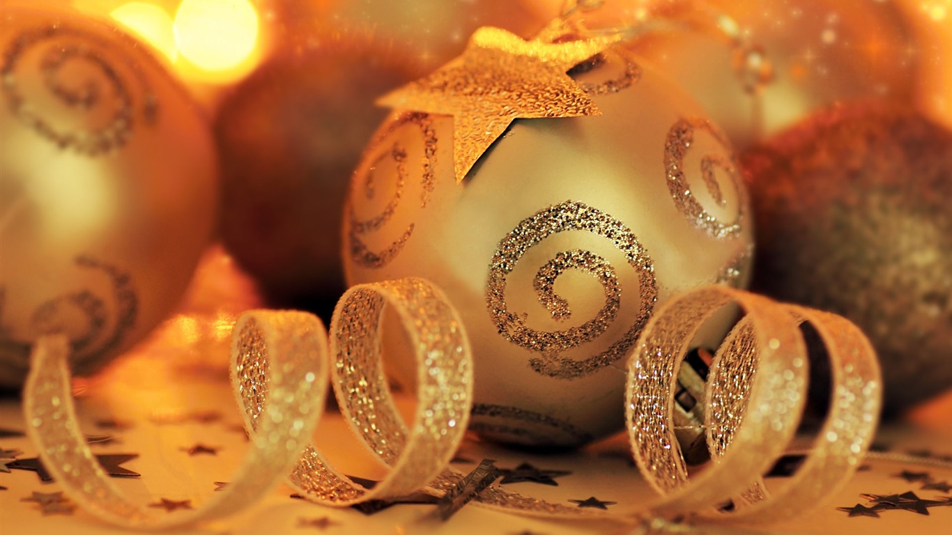 Christmas balls wallpaper (7) #10 - 1366x768