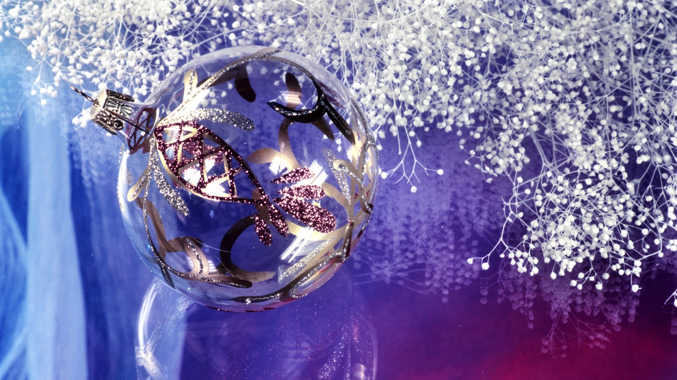 Christmas balls wallpaper (8) #4 - 1366x768