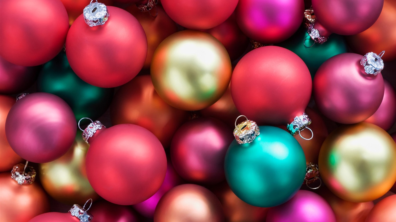 Christmas balls wallpaper (8) #13 - 1366x768