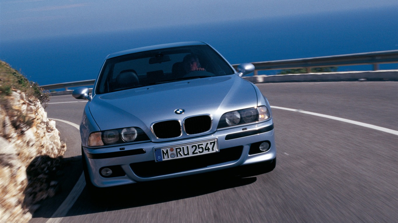 BMW M5 E39 HD wallpaper #4 - 1366x768