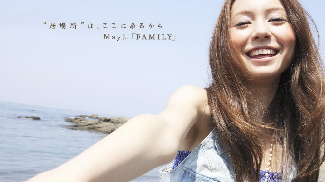 May J 美女壁紙 #2 - 1366x768
