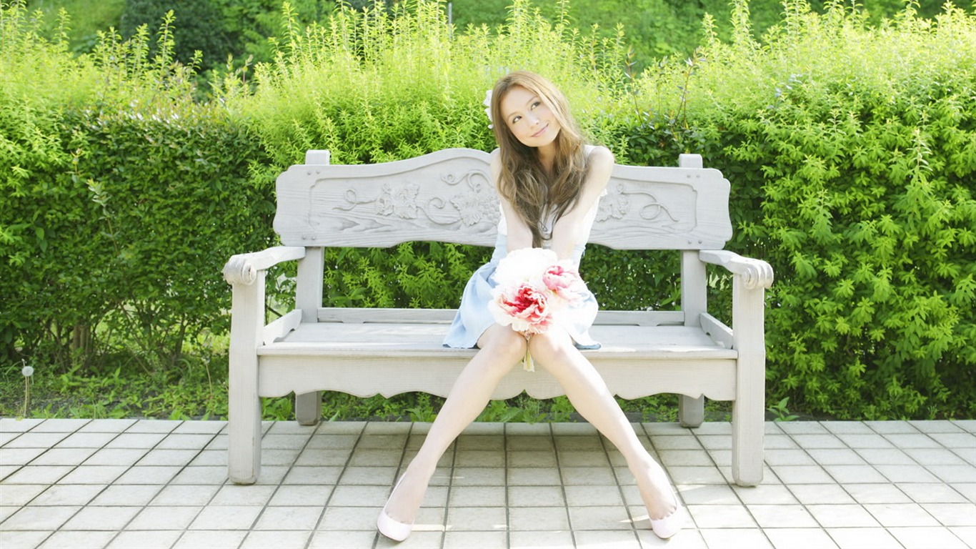 May J 美女壁紙 #5 - 1366x768