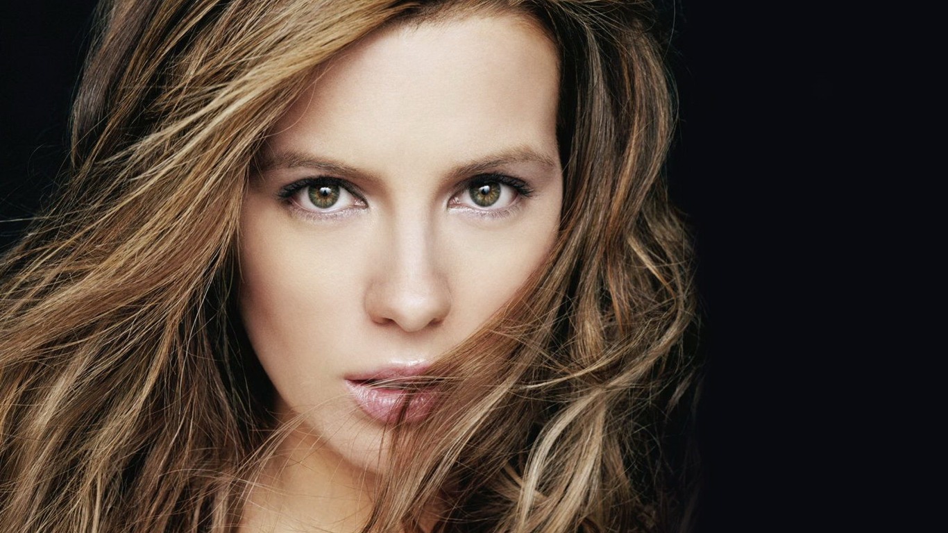 Kate Beckinsale krásnou tapetu (2) #19 - 1366x768