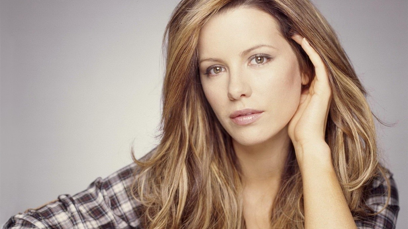 Kate Beckinsale krásnou tapetu (2) #41 - 1366x768