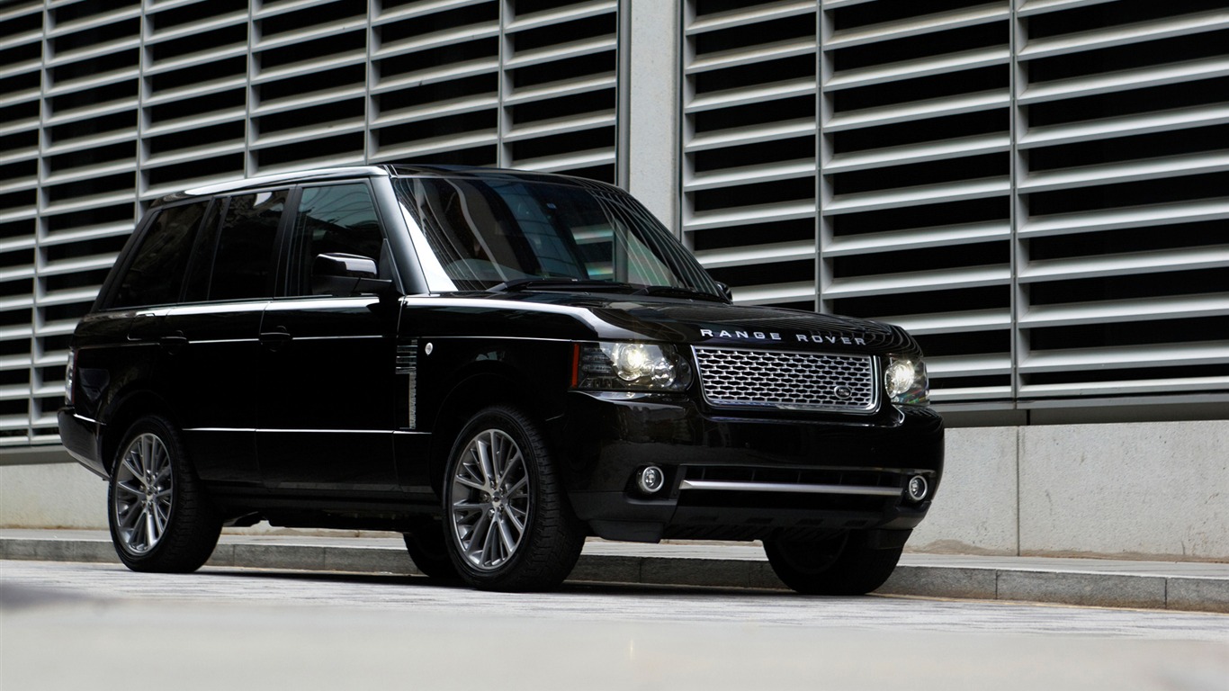 Land Rover Range Rover Black Edition - 2011 HD wallpaper #3 - 1366x768