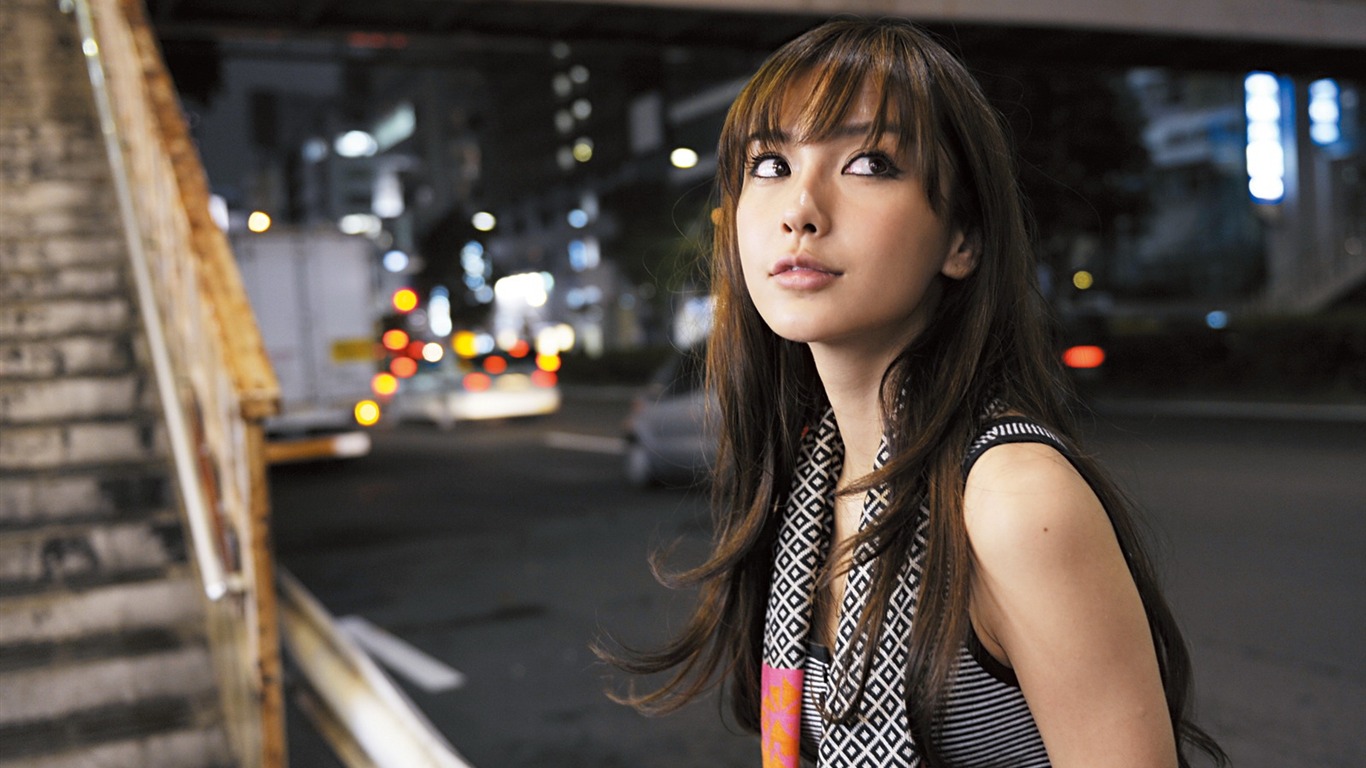AngelaBaby Yang krásnou tapetu #8 - 1366x768