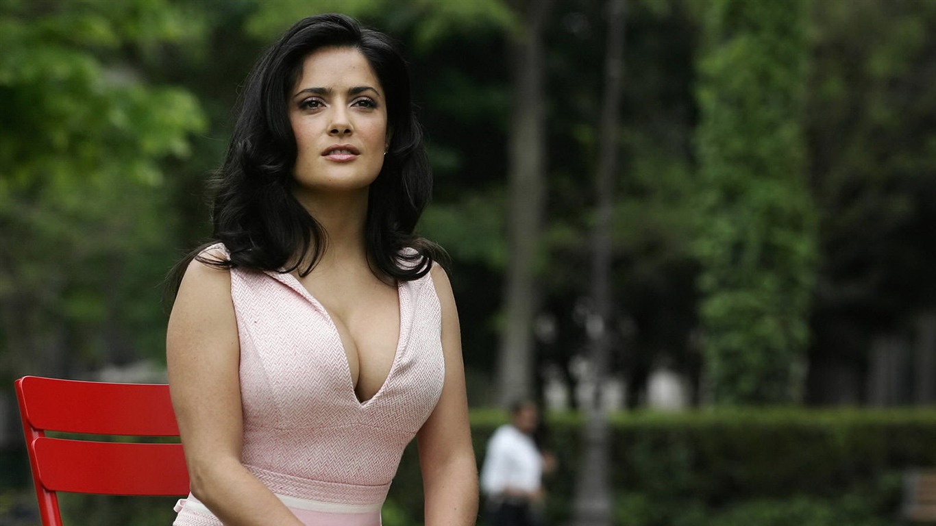 Salma Hayek beau fond d'écran (2) #37 - 1366x768