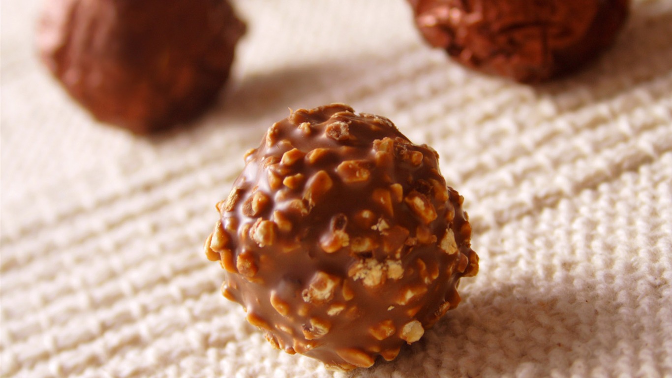 Chocolate close-up wallpaper (2) #14 - 1366x768