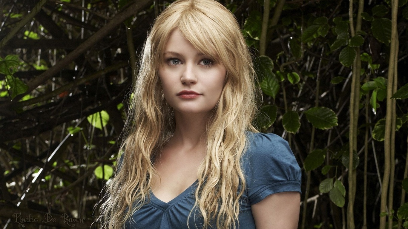 Emilie De Ravin beautiful wallpaper #1 - 1366x768