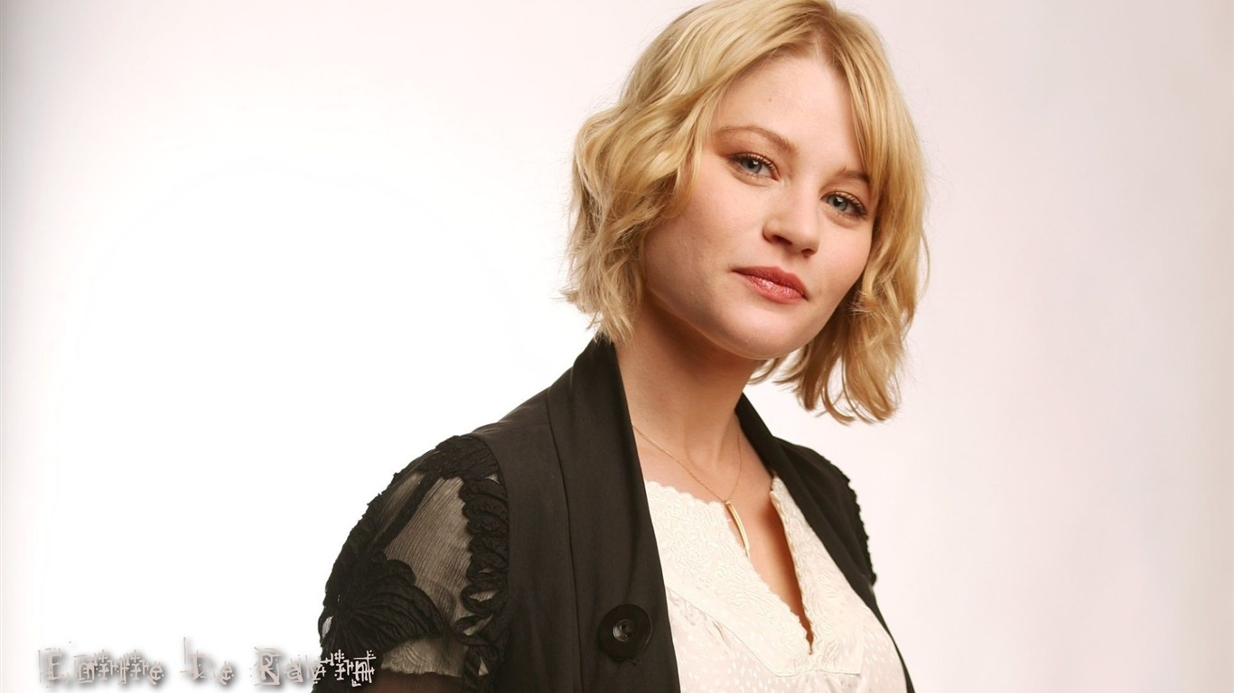 Emilie de Ravin krásnou tapetu #10 - 1366x768