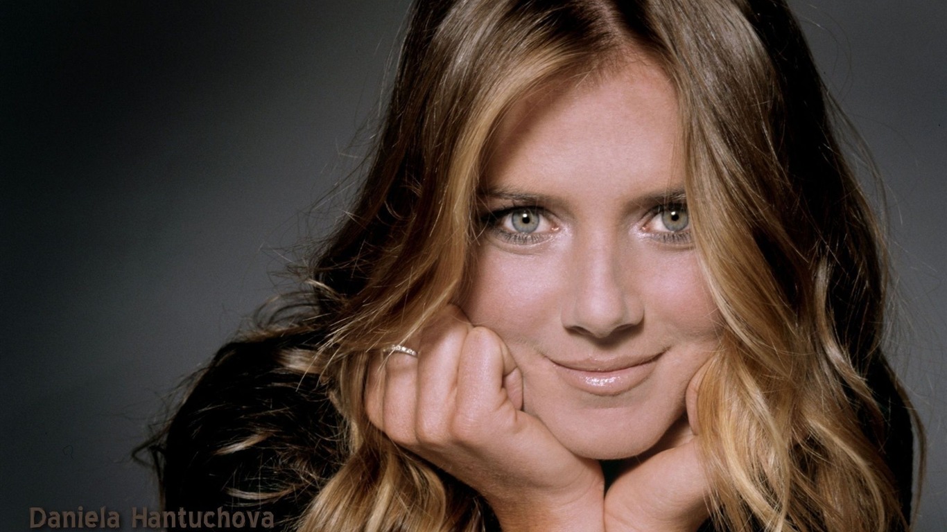 Daniela Hantuchova beau fond d'écran #9 - 1366x768