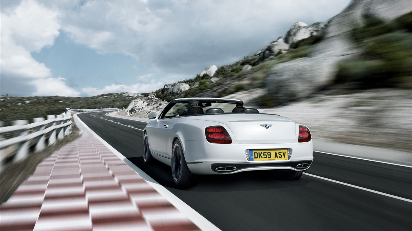 Bentley Continental Supersports Convertible - 2010 HD wallpaper #30 - 1366x768