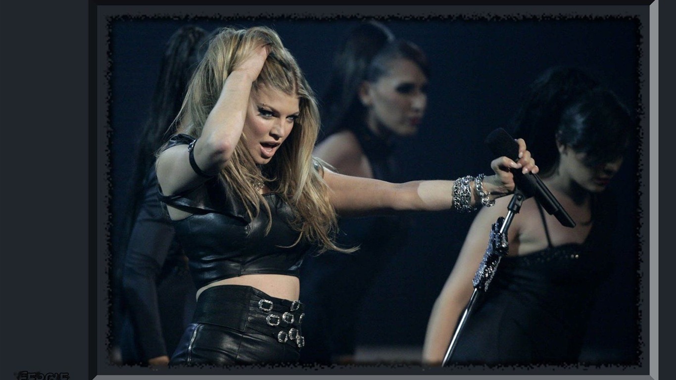 Fergie красивые обои #3 - 1366x768