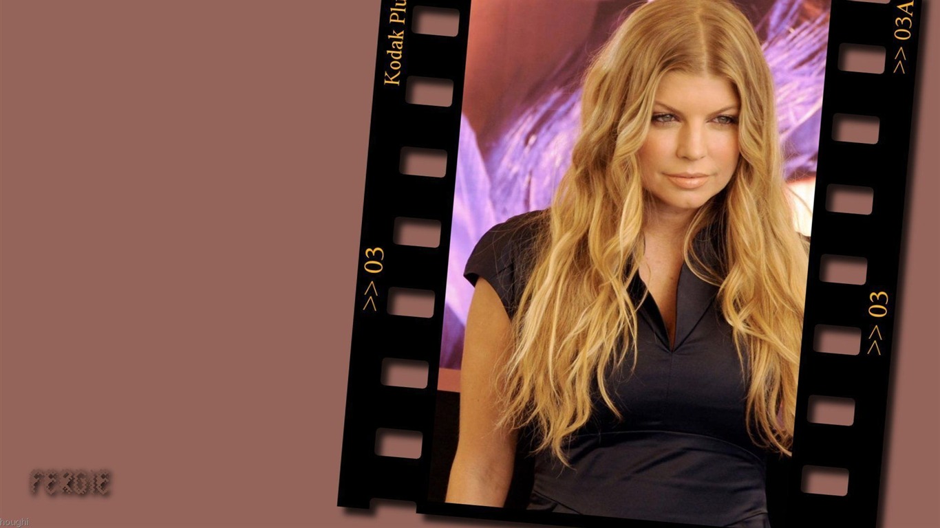 Fergie krásná tapeta #5 - 1366x768