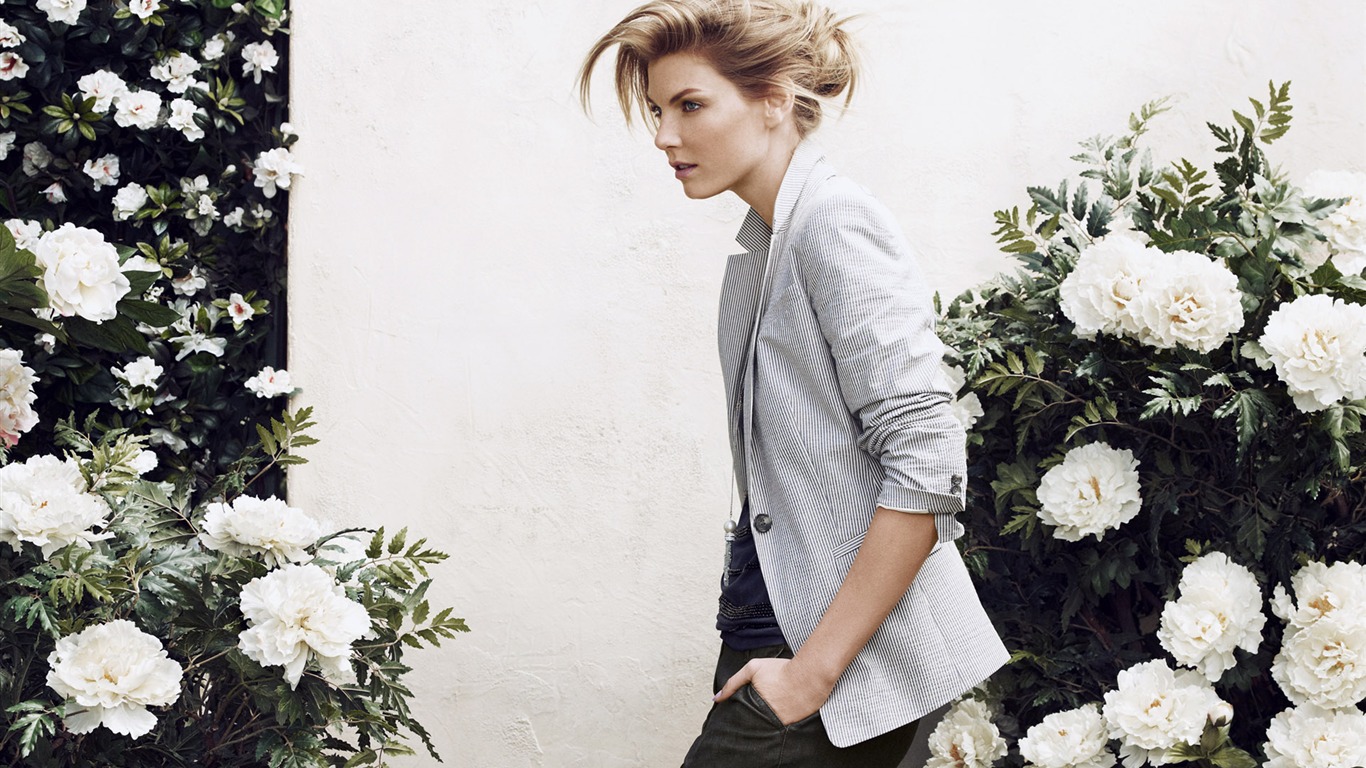 Fashion Model Wallpaper (9) #11 - 1366x768