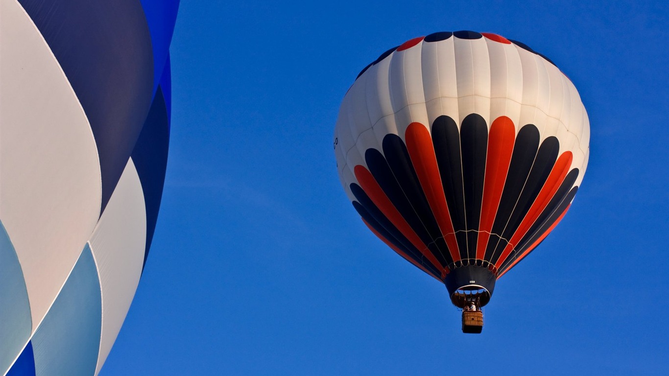 Coloridos globos de aire caliente fondo de pantalla (2) #2 - 1366x768