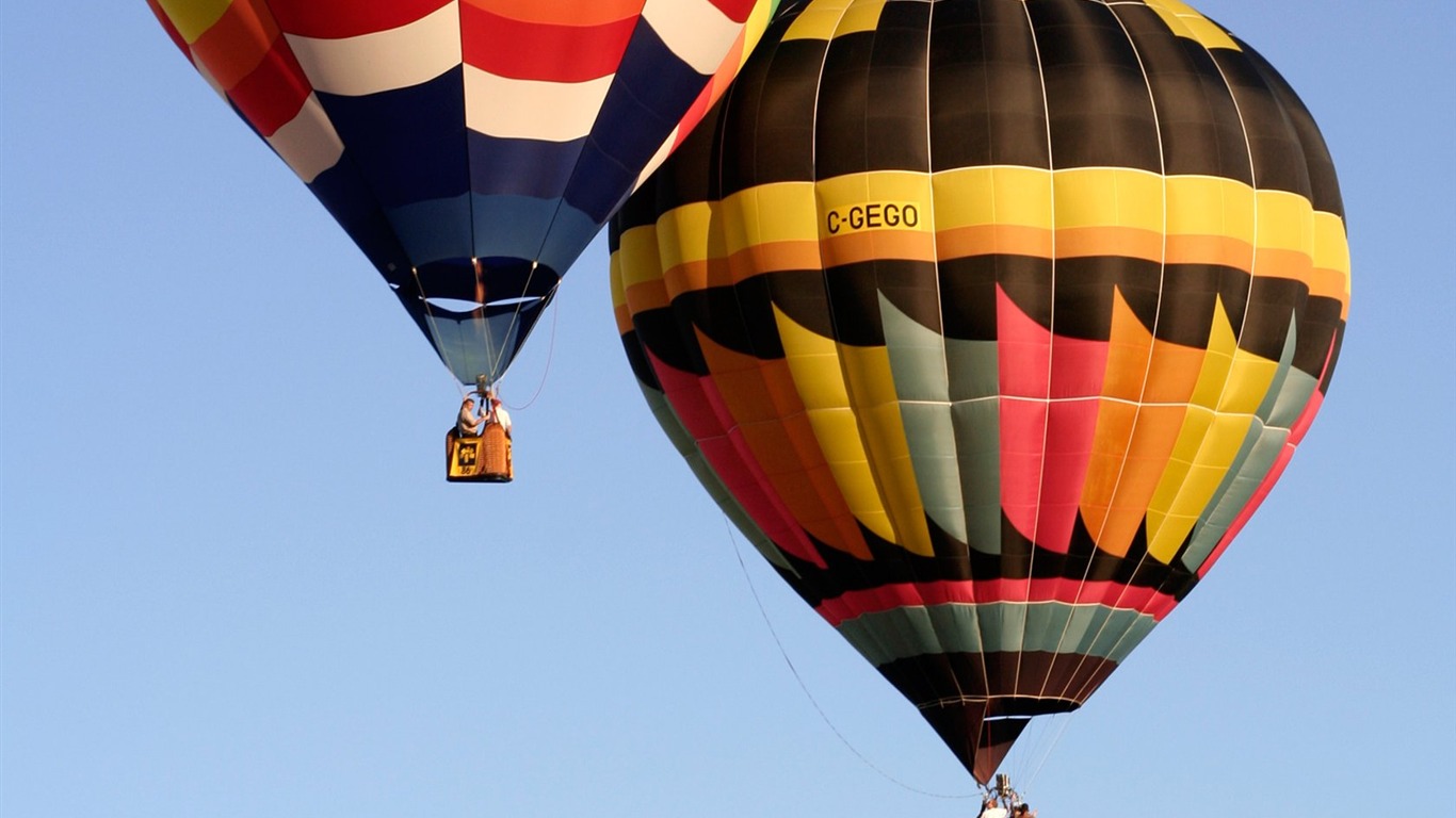 Coloridos globos de aire caliente fondo de pantalla (2) #8 - 1366x768