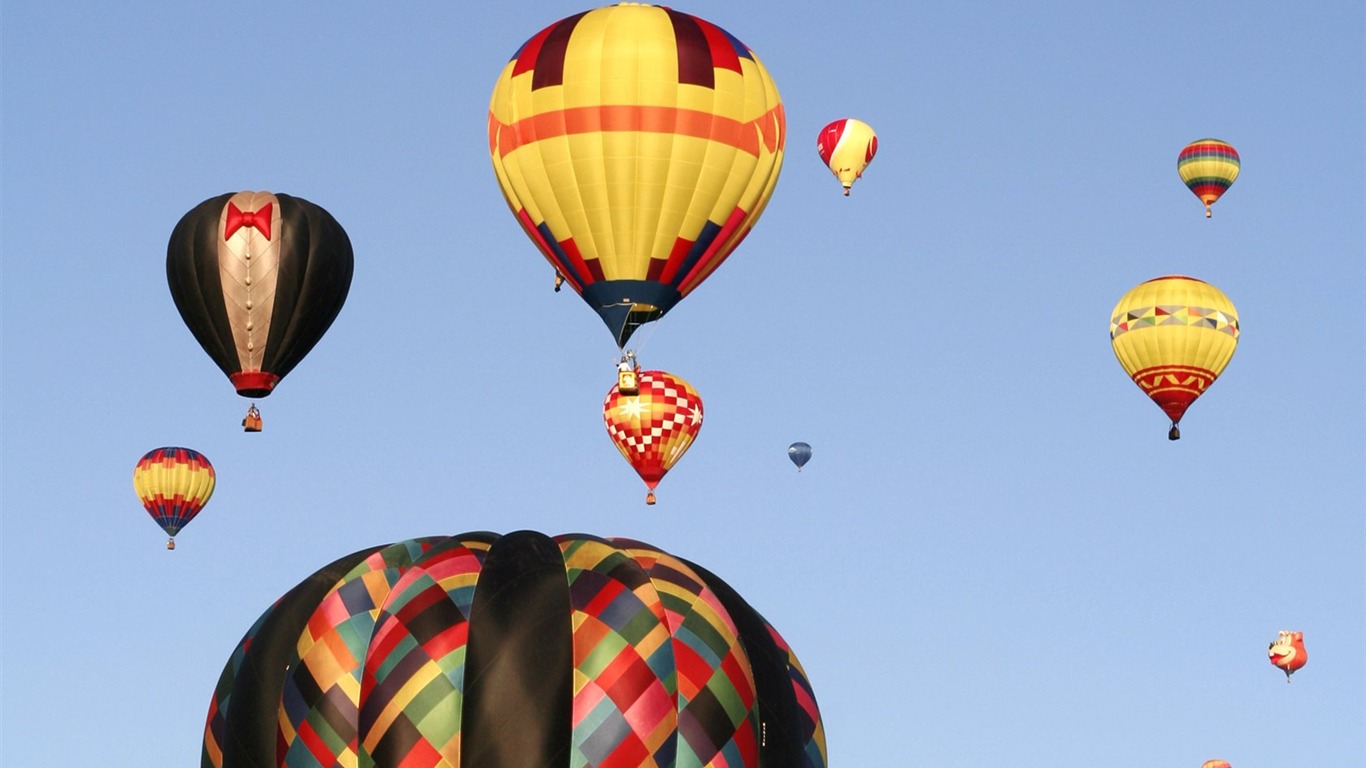 Coloridos globos de aire caliente fondo de pantalla (2) #16 - 1366x768