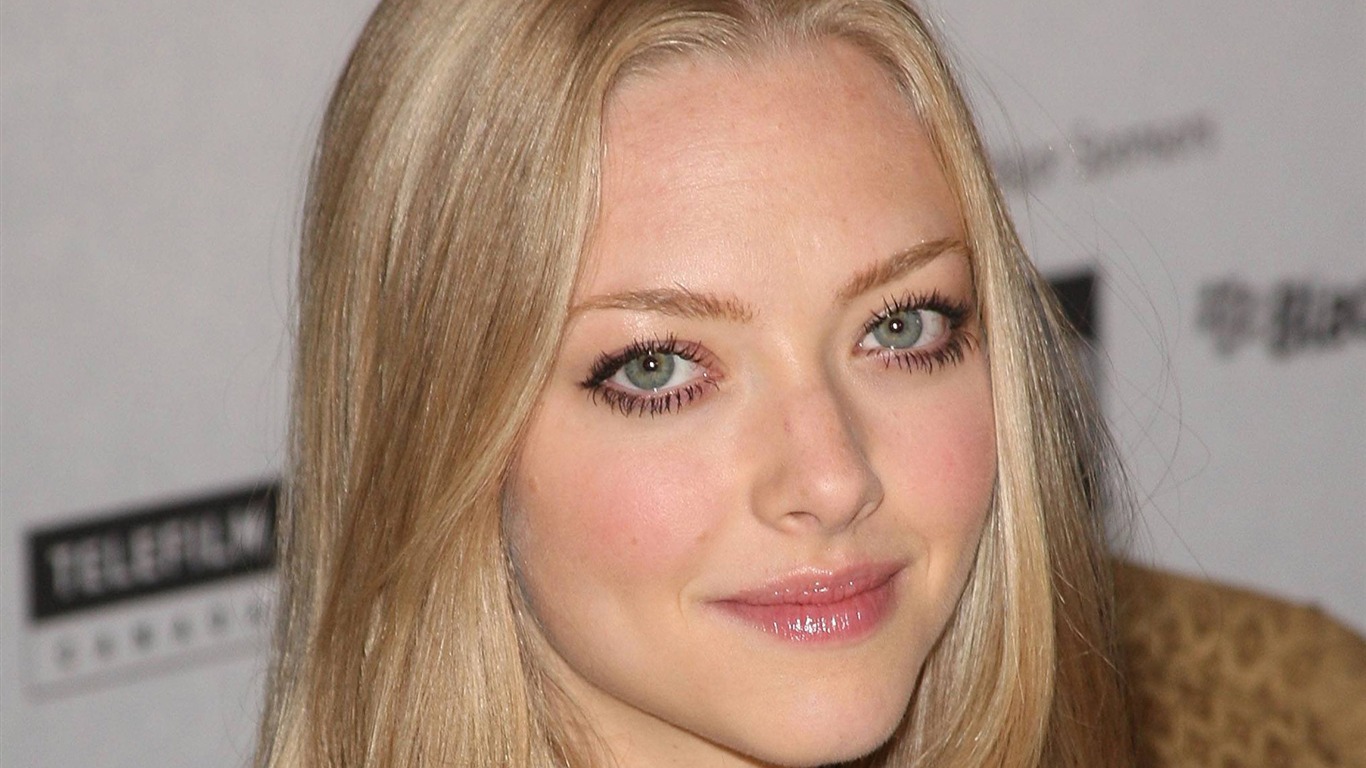 Amanda Seyfried hermosos fondos de escritorio #3 - 1366x768