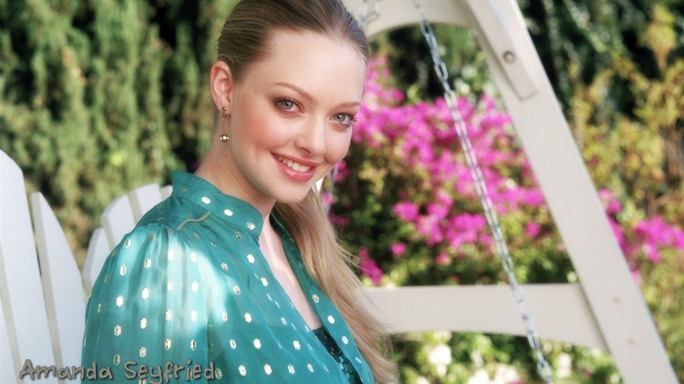 Amanda Seyfried hermosos fondos de escritorio #4 - 1366x768