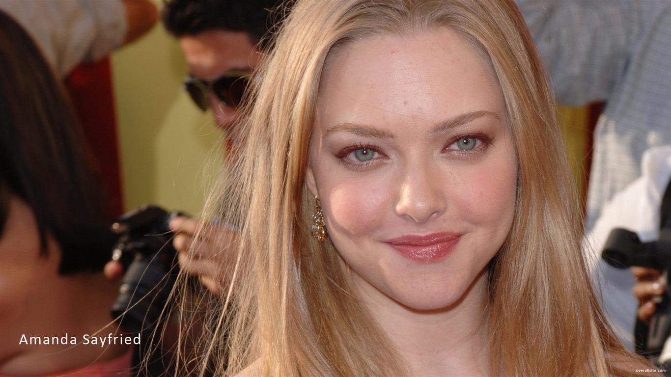 Amanda Seyfried hermosos fondos de escritorio #13 - 1366x768