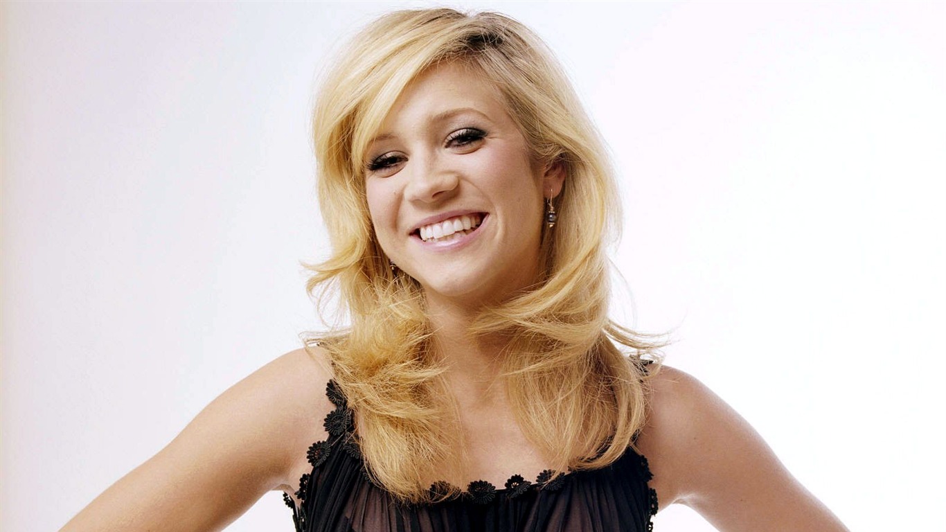 Brittany Snow krásnou tapetu #4 - 1366x768