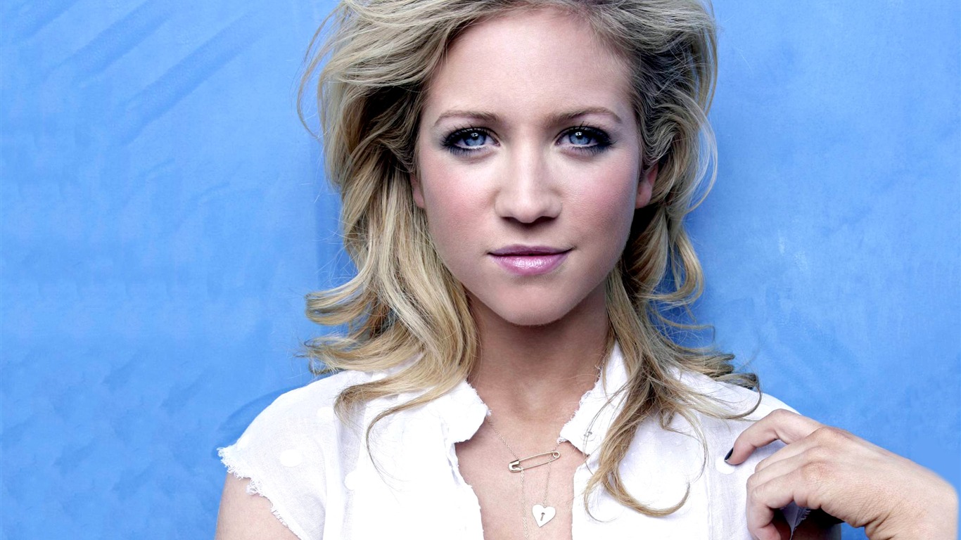 Brittany Snow krásnou tapetu #5 - 1366x768