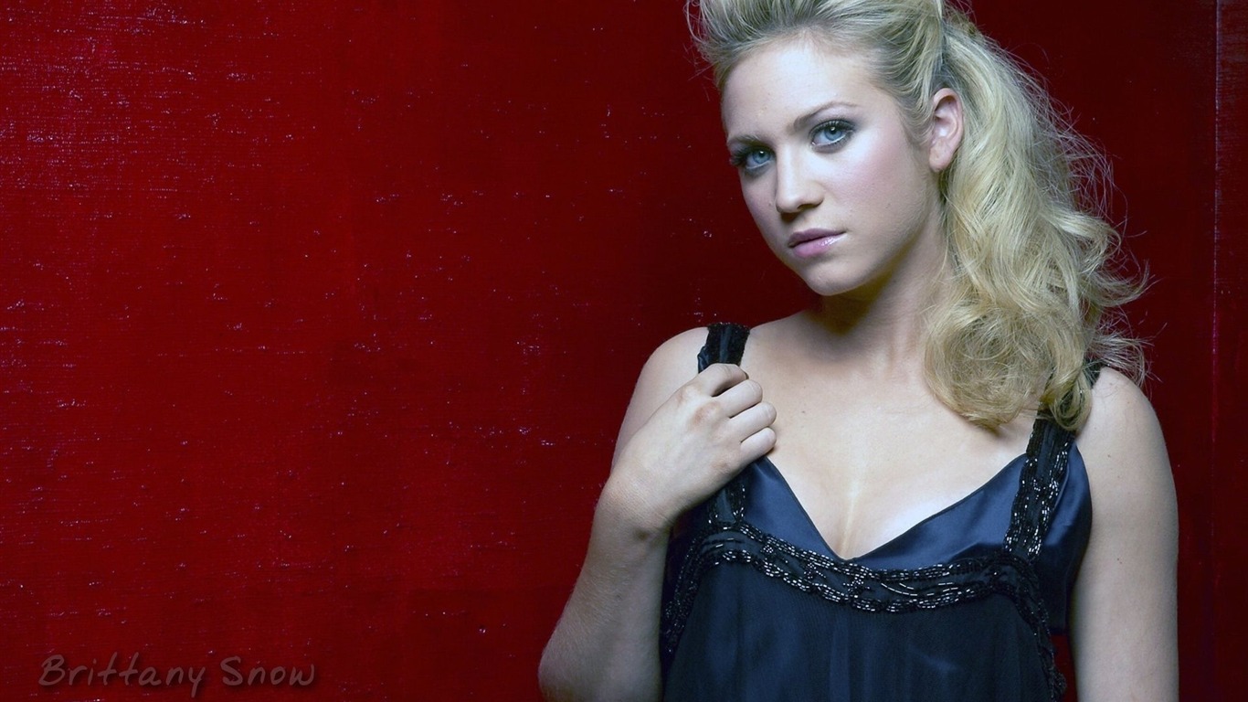 Brittany Snow krásnou tapetu #7 - 1366x768