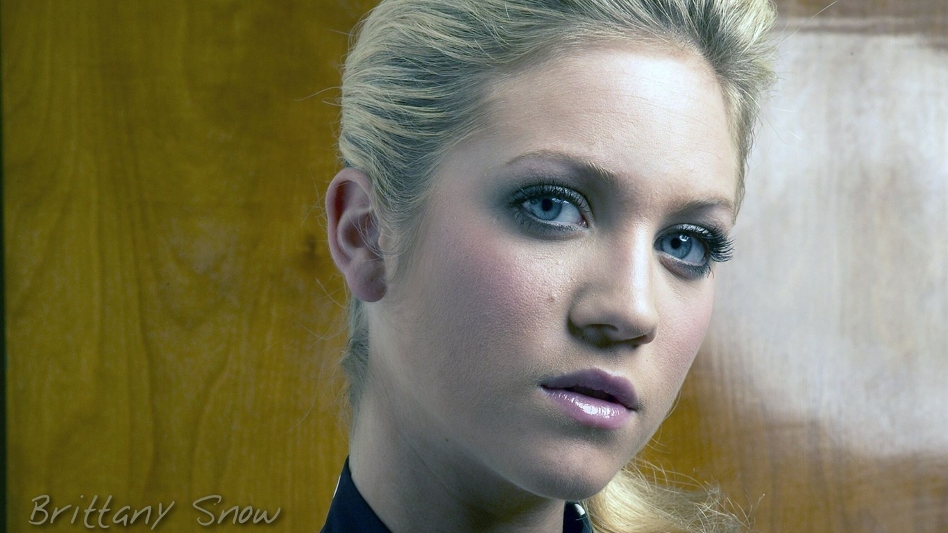 Brittany Snow krásnou tapetu #8 - 1366x768